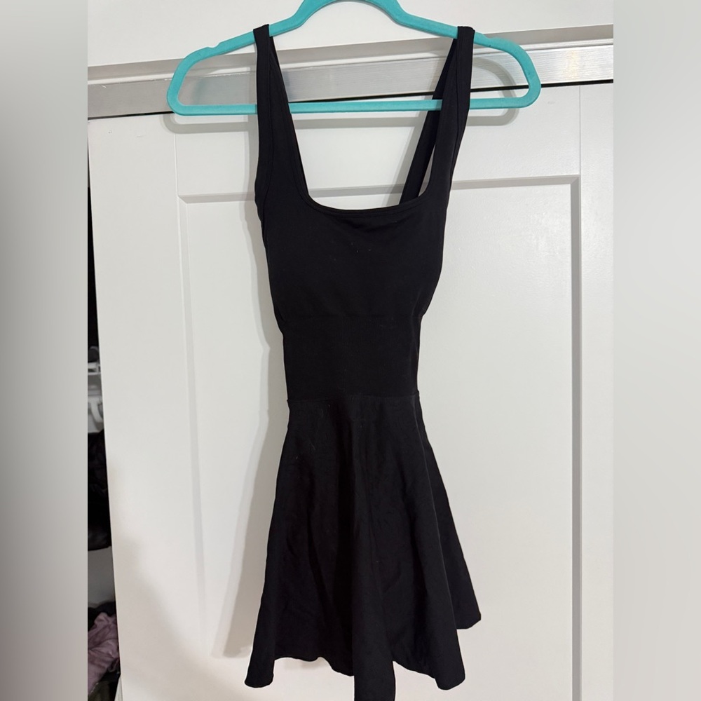 Black Sleeveless Dress Athletic Dress With Criss Cross Straps, Size M